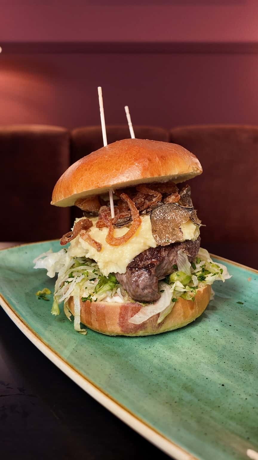 Burger in München am Stachus